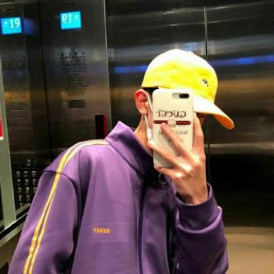 QQ^