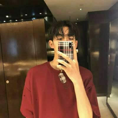 QQ^