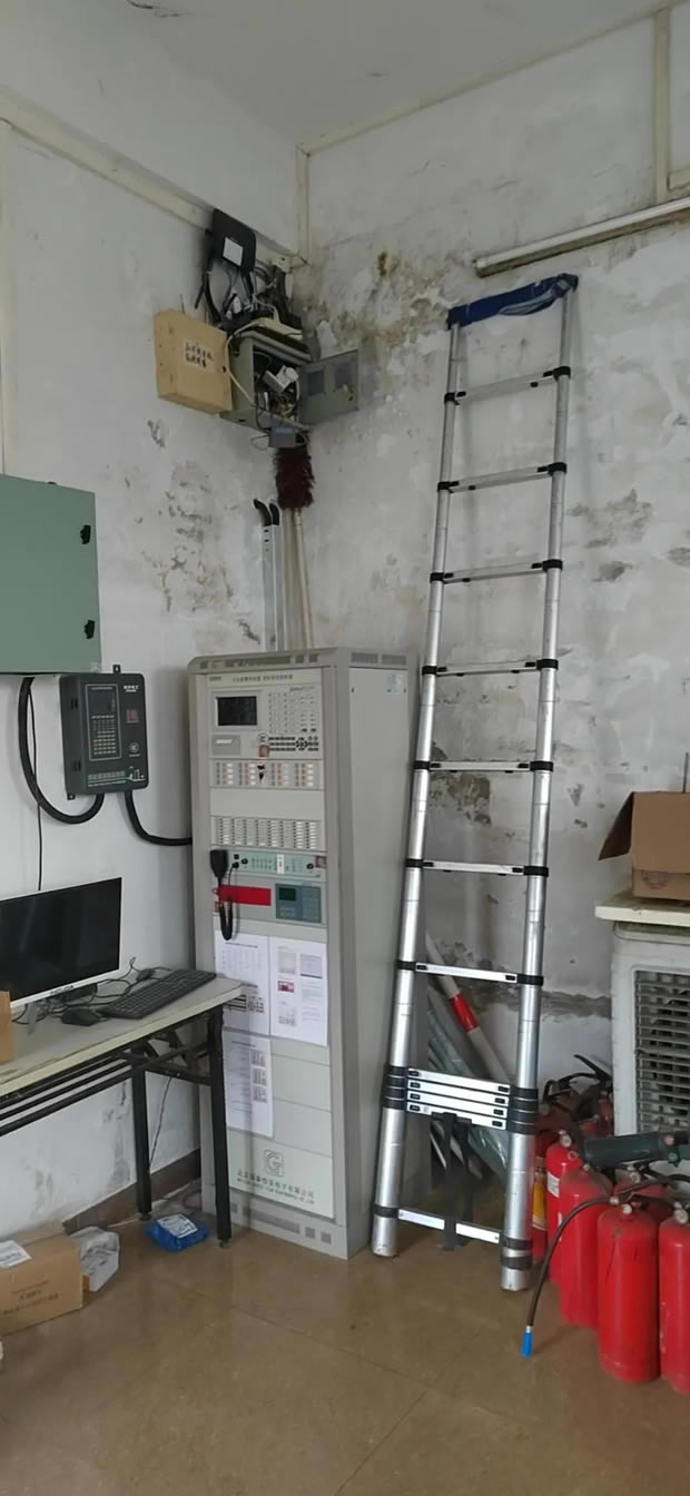 在維修監控攝像頭無網絡視頻信號（攝像機無畫面顯示 監控頭壞了教程）