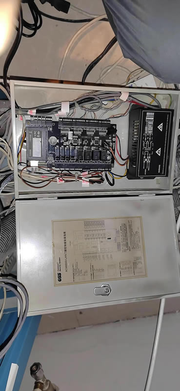 出現故障的門禁控制器主機