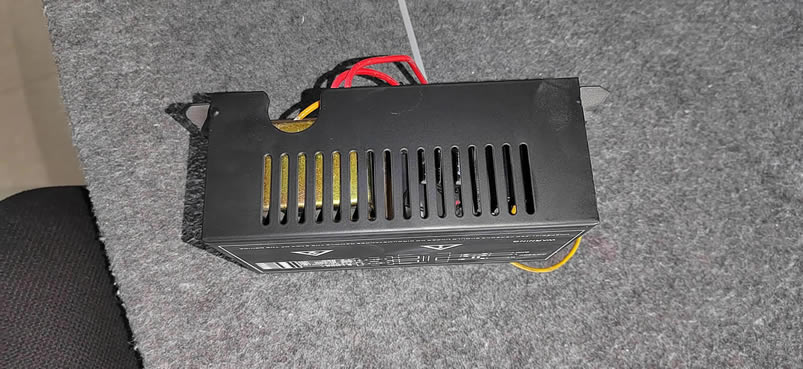 更換下來的電源適配器
