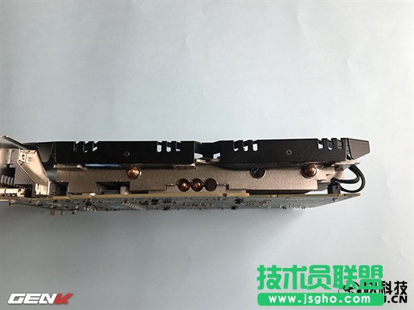 AMD RX 570顯卡實卡首曝：完整規格泄露