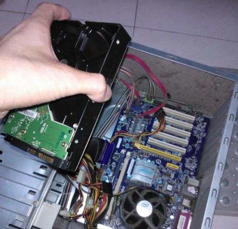 怎樣清理臺式電腦灰塵