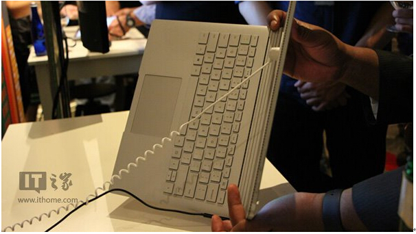 Windows10PӛSurface Book۵w